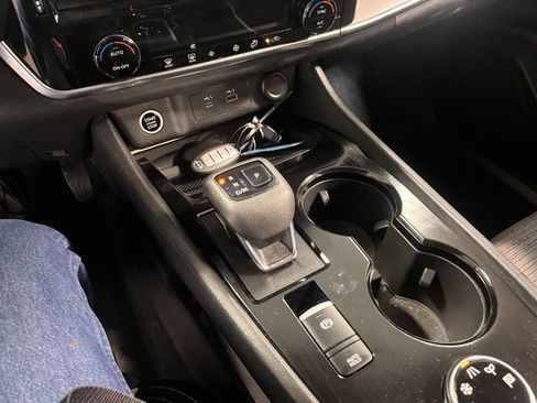 Used 2022 Nissan Rogue SV image 28