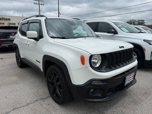 Used 2018 Jeep Renegade Altitude FWD image 10