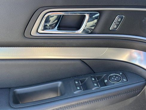 Used 2018 Ford Explorer XLT FWD image 19