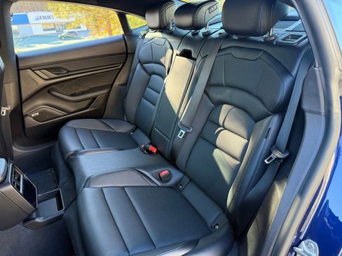 Used 2022 Porsche Taycan image 40