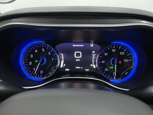 Used 2019 Chrysler Pacifica Limited w/ Tire & Wheel Group FWD image 22