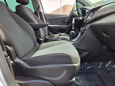 Used 2020 Chevrolet Trax LS w/ LPO, Cargo Package FWD image 15