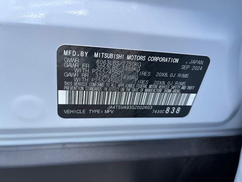 New 2025 Mitsubishi Outlander SE image 18