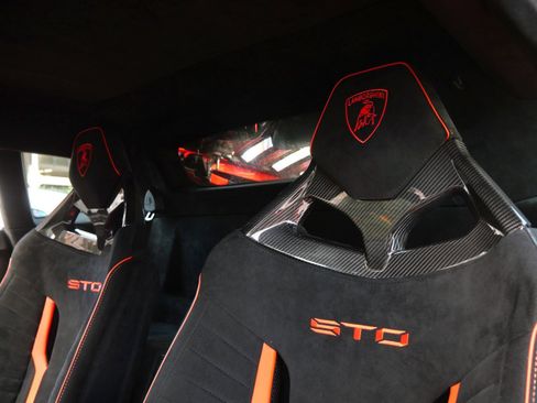 Used 2022 Lamborghini Huracan STO image 27