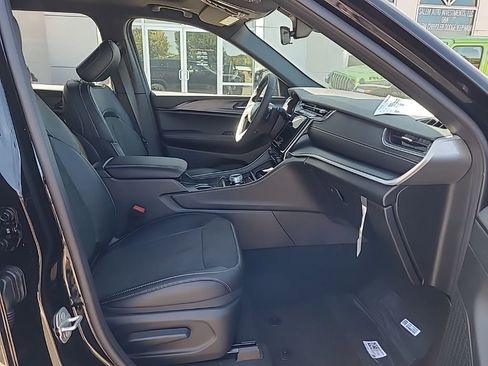 New 2025 Jeep Grand Cherokee L Altitude image 27