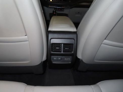 Used 2020 Cadillac XT4 Luxury w/ Cold Weather Package image 22