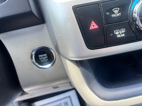 Used 2014 Toyota Highlander XLE AWD/4WD image 16
