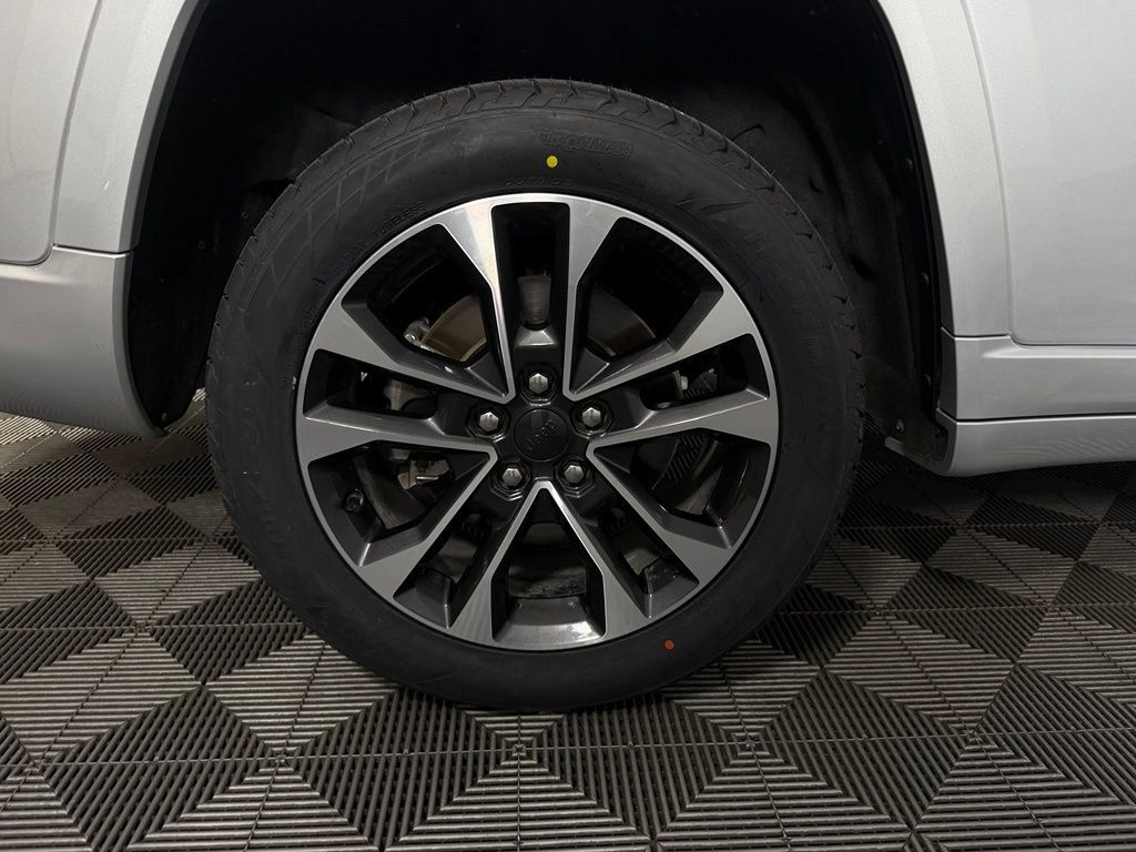 Used 2022 Jeep Grand Cherokee L Overland RWD image 11