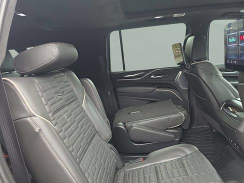 Used 2023 Cadillac Escalade ESV V AWD/4WD image 34