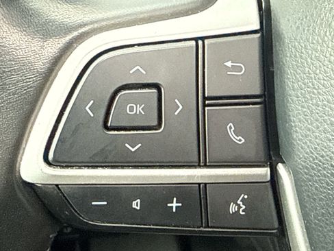 Used 2022 Toyota Highlander XLE image 11