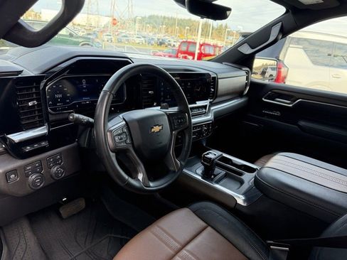 Used 2025 Chevrolet Silverado 1500 High Country w/ Technology Package image 16