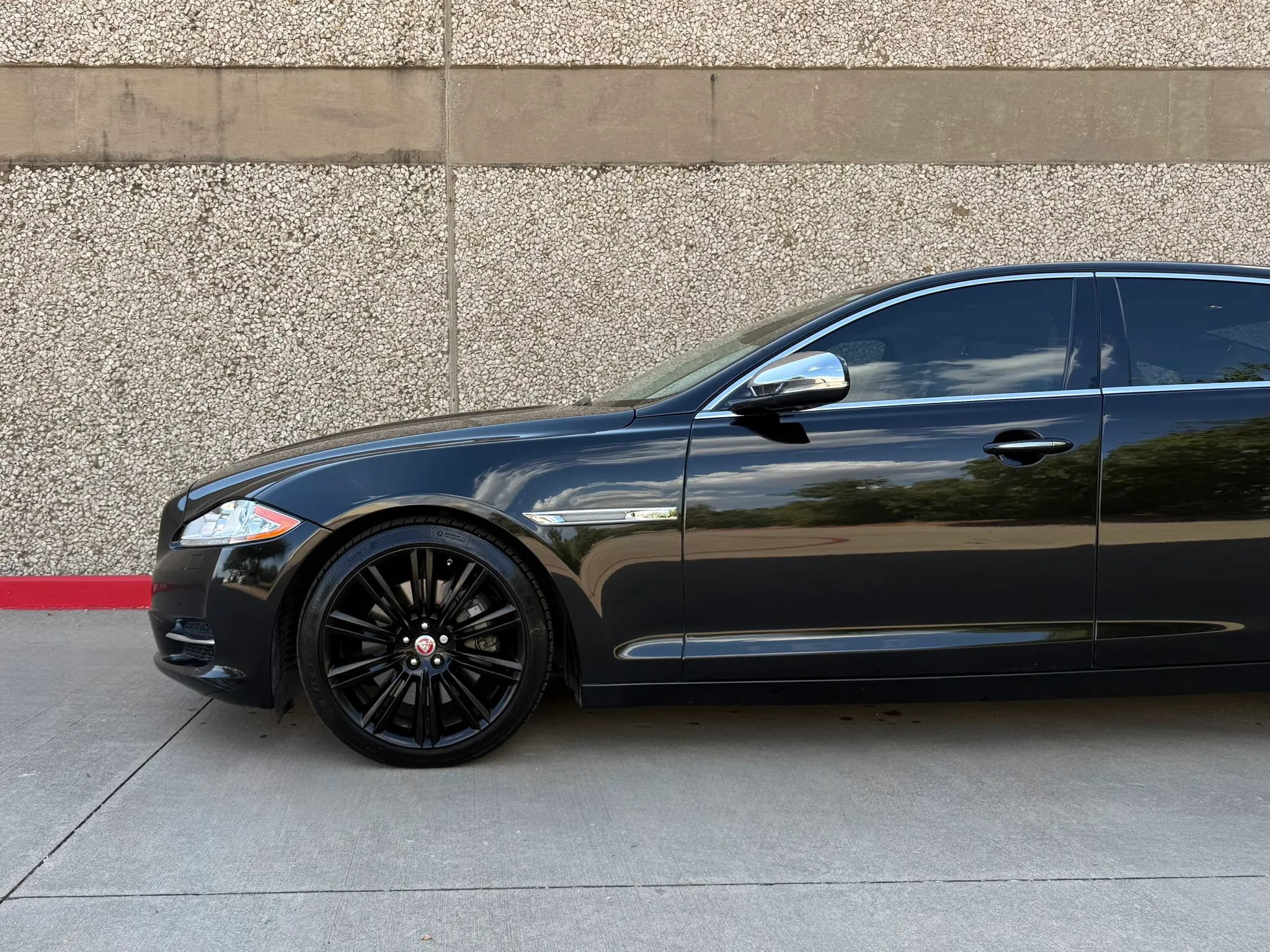 Used 2015 Jaguar XJ L Portfolio RWD image 15