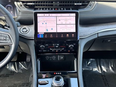 Used 2023 Jeep Grand Cherokee L Limited w/ Luxury Tech Group II AWD/4WD image 19