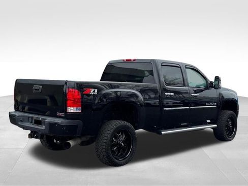 Used 2014 GMC Sierra 2500 Denali w/ Suspension Package, Off-Road image 7