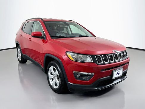Used 2019 Jeep Compass Latitude FWD image 3