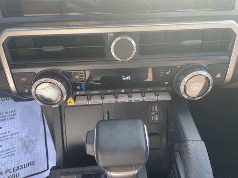 Used 2025 Toyota 4Runner Limited AWD/4WD image 20