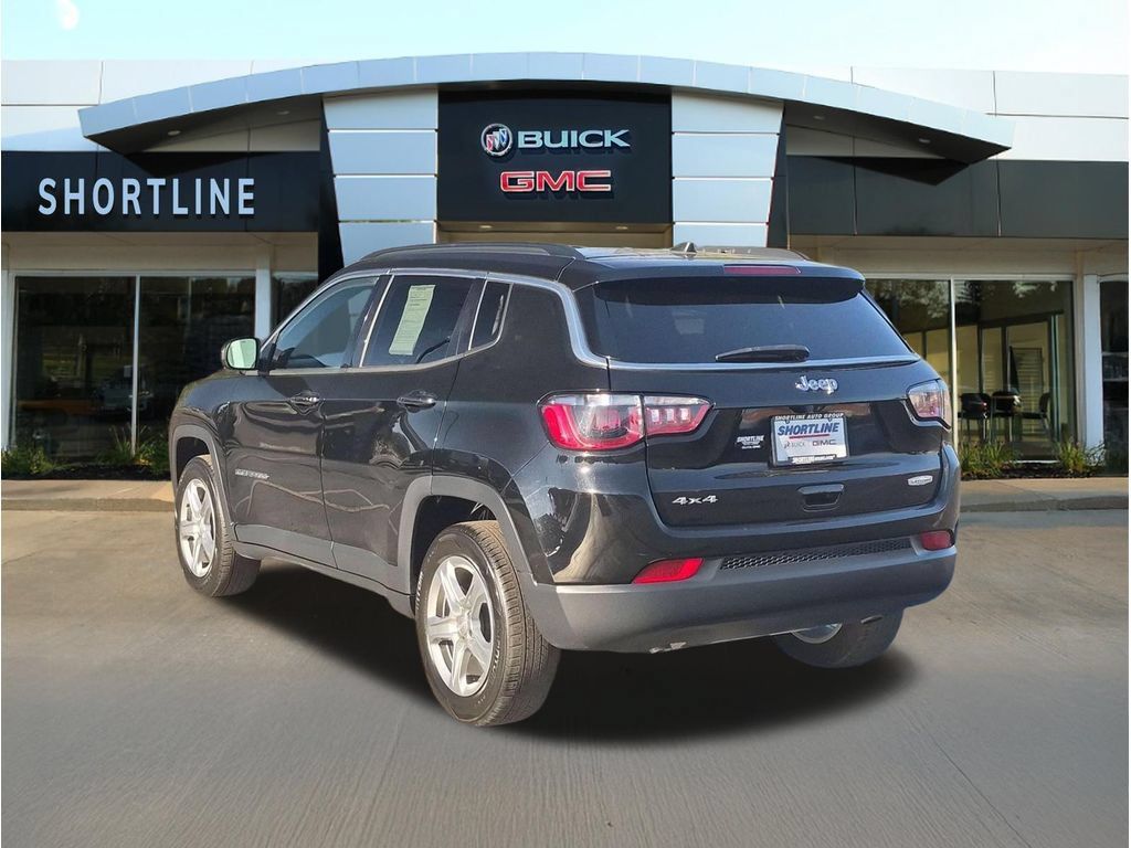 Used 2024 Jeep Compass Latitude AWD/4WD image 5