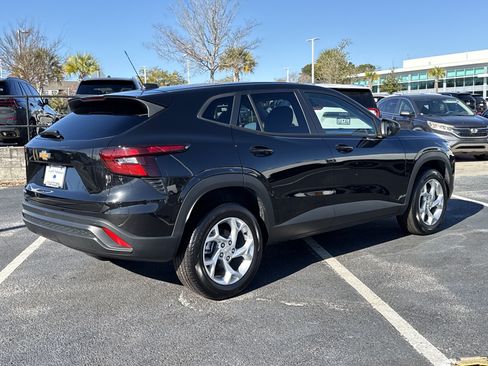 Certified 2024 Chevrolet Trax LS w/ LS Convenience Package image 18