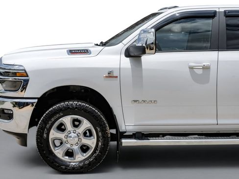 Used 2025 RAM 3500 Laramie AWD/4WD image 10