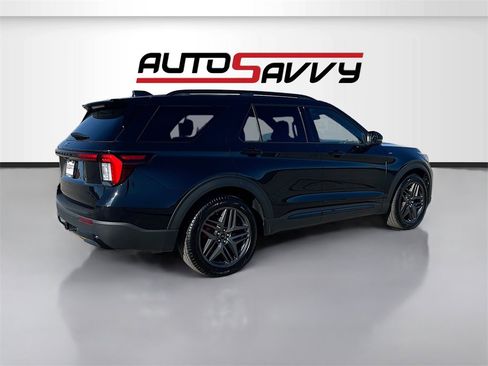 Used 2025 Ford Explorer ST-Line w/ Premium Package image 7