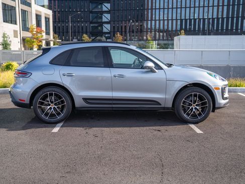 Certified 2026 Porsche Macan AWD/4WD image 8