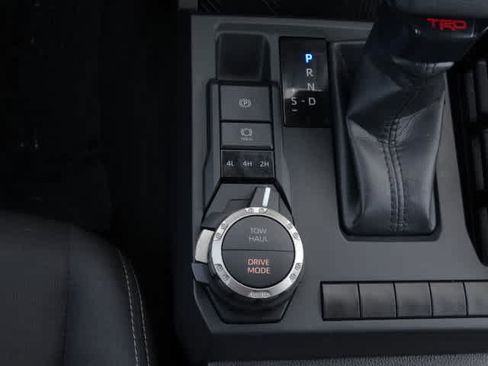 Used 2025 Toyota Tacoma TRD Sport AWD/4WD image 34