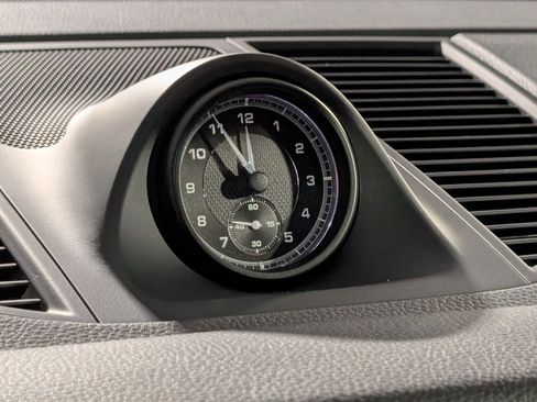 Certified 2025 Porsche Macan image 31