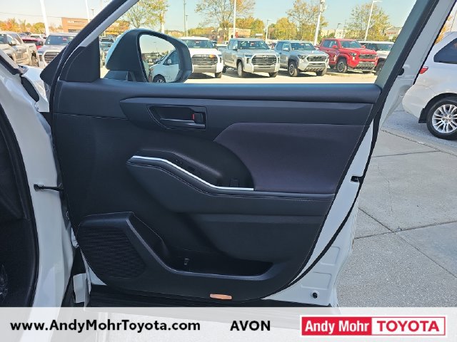 Certified 2022 Toyota Highlander L FWD image 36