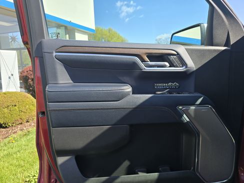 Used 2023 Chevrolet Silverado 1500 High Country w/ Technology Package AWD/4WD image 17