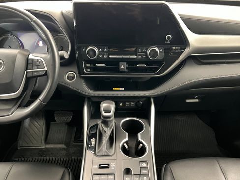 Used 2024 Toyota Highlander XLE image 15