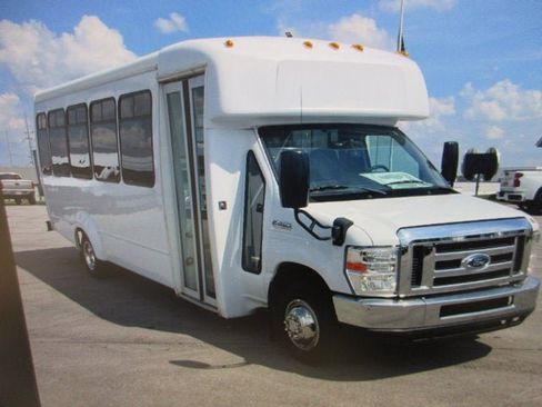 Used 2019 Ford E-450 and Econoline 450 Super Duty w/ Shuttle Bus Prep Package RWD image 3