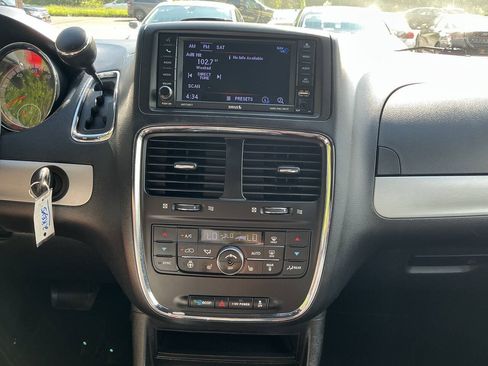 Used 2018 Dodge Grand Caravan GT FWD image 19
