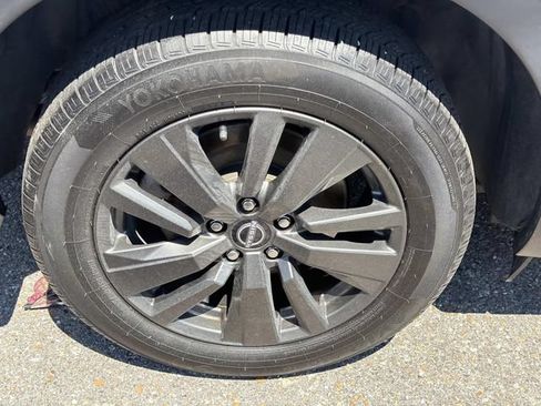 Used 2022 Nissan Pathfinder SV w/ SV Premium Package FWD image 5