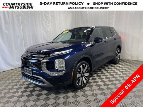 New 2025 Mitsubishi Outlander SE image 1