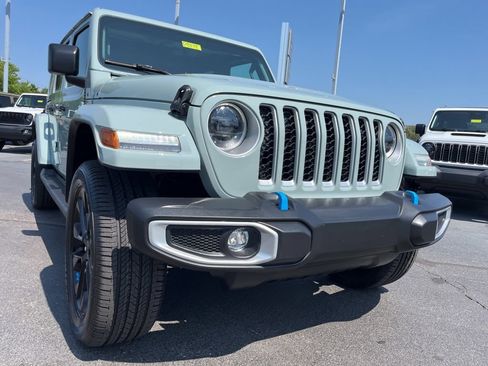 Used 2023 Jeep Wrangler Unlimited Sahara w/ Cold Weather Group AWD/4WD image 72