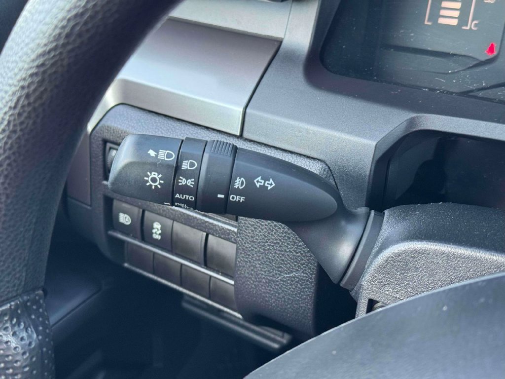 Used 2025 Toyota Tacoma SR5 AWD/4WD image 21