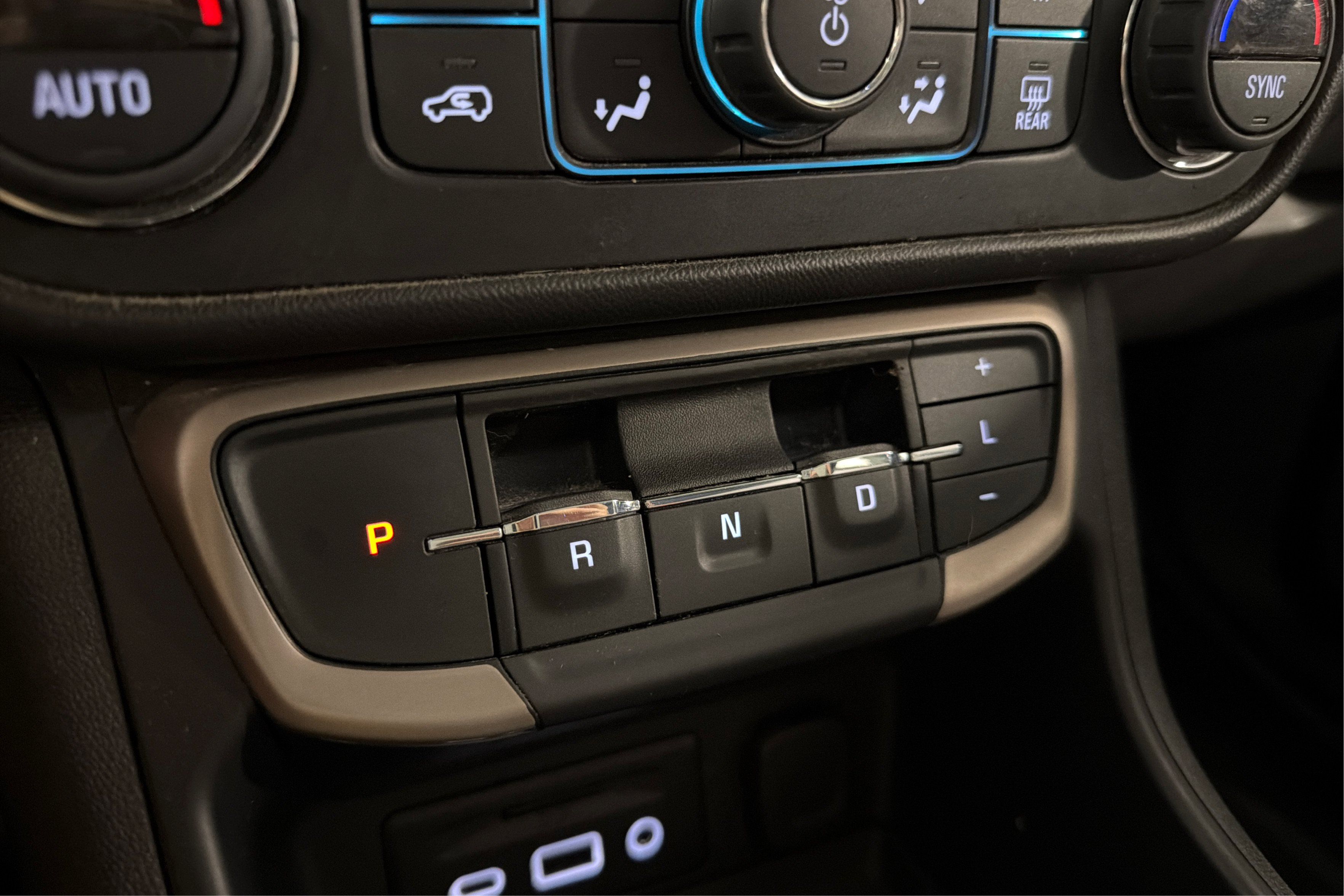 Used 2023 GMC Terrain Denali w/ Black Diamond Edition AWD/4WD image 34
