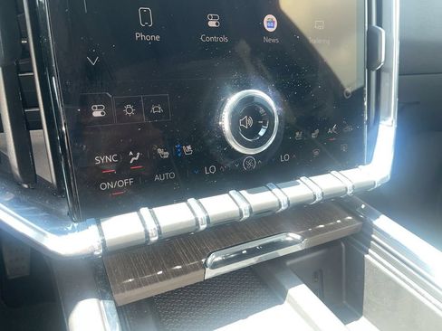 Used 2025 GMC Acadia Denali AWD/4WD image 25