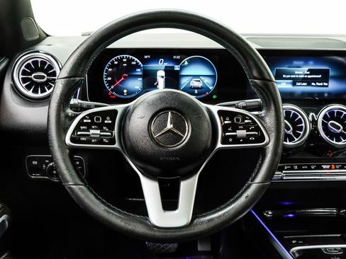 Used 2020 Mercedes-Benz GLB 250 image 23