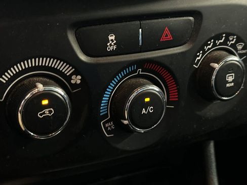 Used 2014 Jeep Cherokee Sport image 20