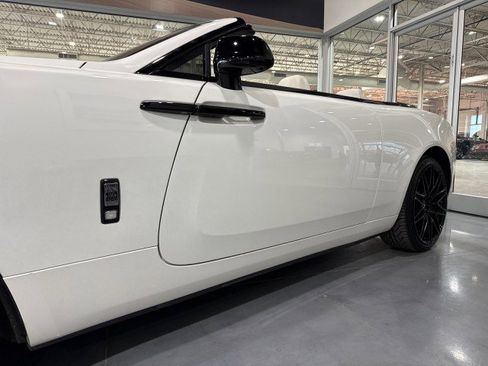Used 2017 Rolls-Royce Dawn image 22