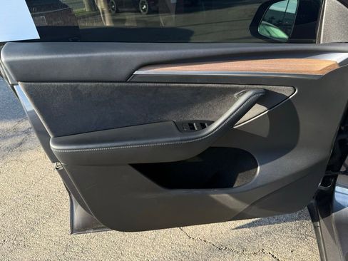 Used 2023 Tesla Model Y Long Range image 19