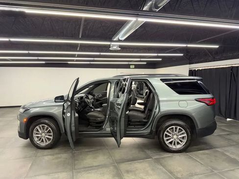 Used 2022 Chevrolet Traverse LT FWD image 46