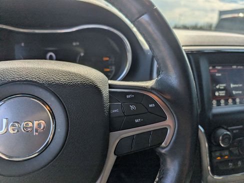 Used 2019 Jeep Grand Cherokee Laredo AWD/4WD image 19