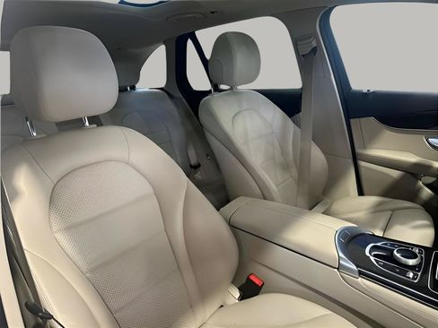 Used 2017 Mercedes-Benz GLC 300 4MATIC w/ Premium 1 Package image 23