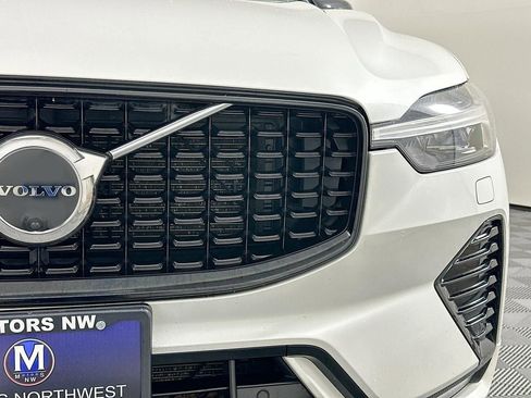 Used 2023 Volvo XC60 B5 Plus image 5