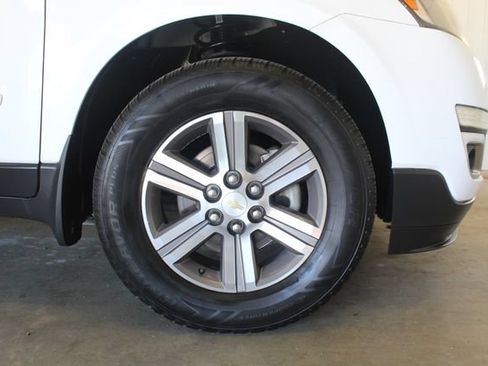 Used 2017 Chevrolet Traverse LT FWD image 25
