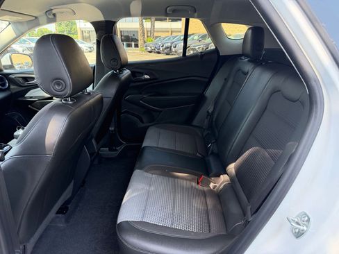 Used 2025 Chevrolet Trax LT FWD image 24