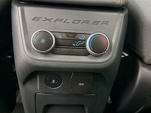 Used 2025 Ford Explorer Active AWD/4WD image 25