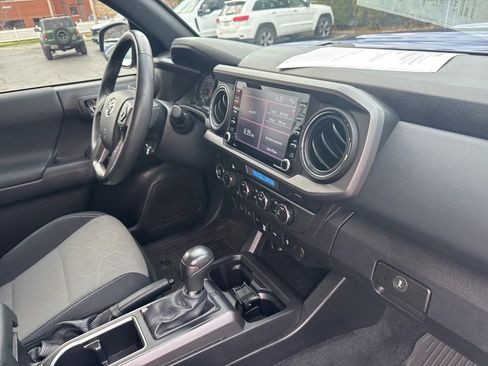 Used 2022 Toyota Tacoma TRD Sport w/ Technology Package image 35